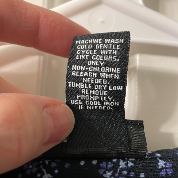 7 Tops $25/ Rue 21 Paisley Tank Top with Scoop Neck. Size Medium - Picture 5 of 5